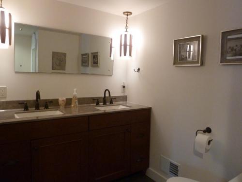 Lodge main floor bath